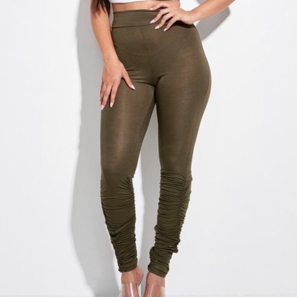 It's a Set.. Crop top and ruched pants set (Olive)